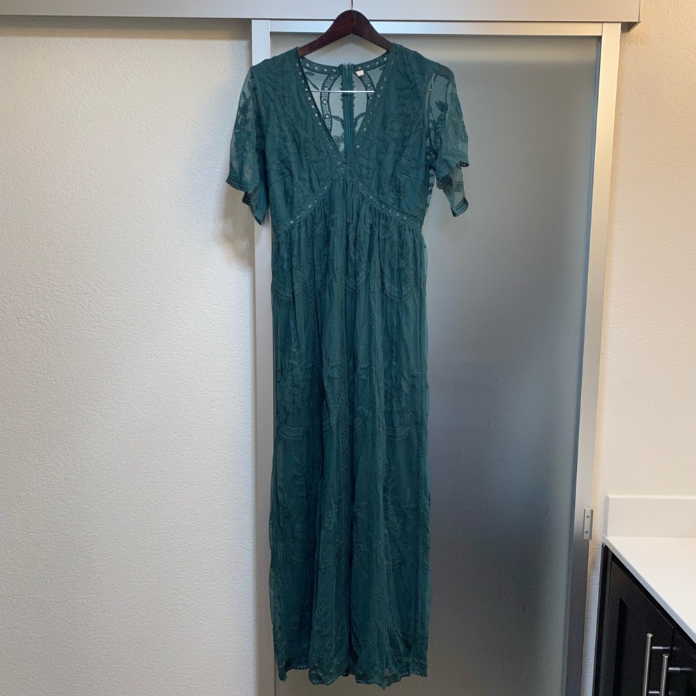 Stunning emerald green lace maternity dress